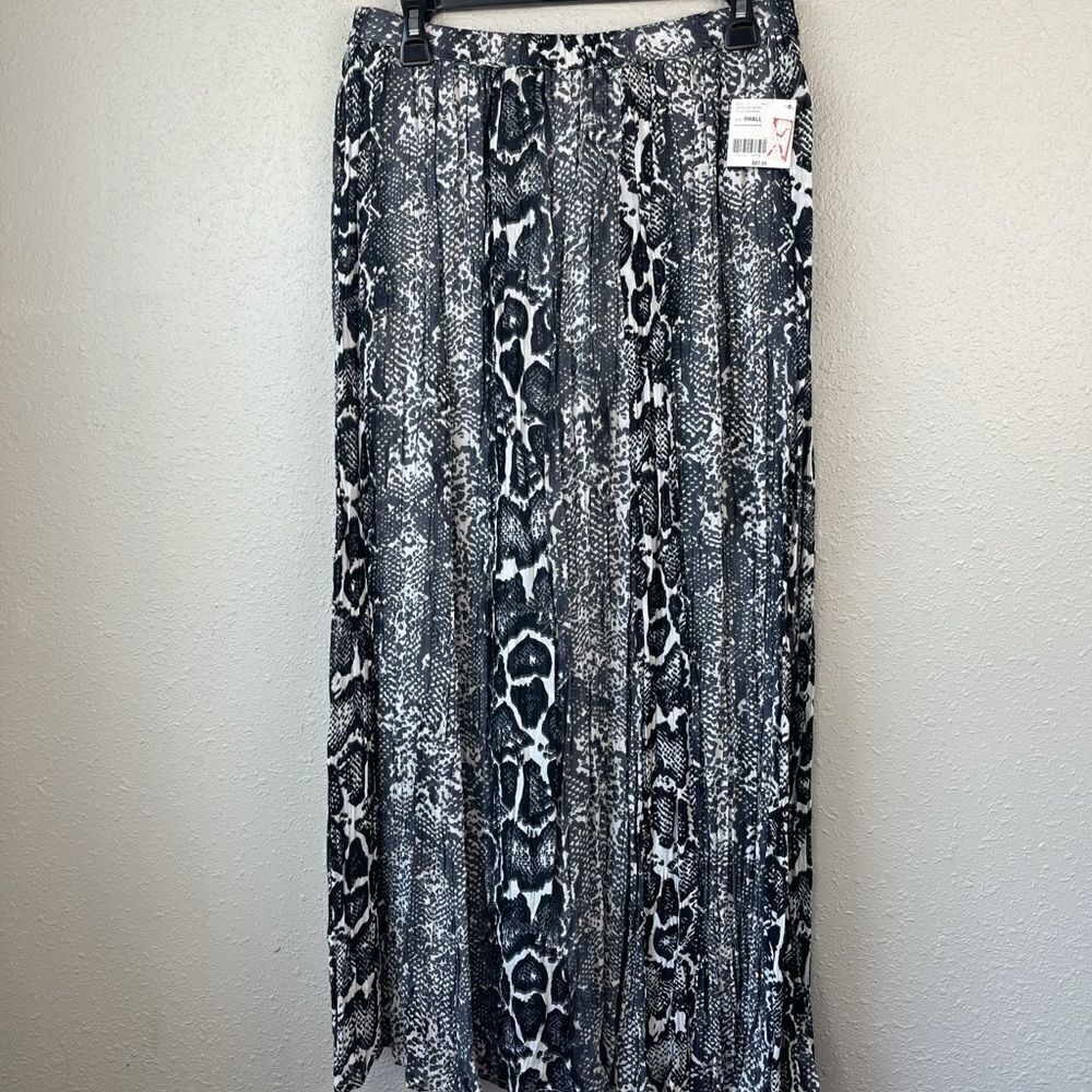 NWT JW Women’s Snake Skirt Size Small